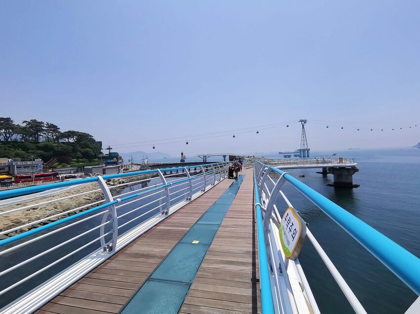 【韓國釜山景點】松島天空步道海上覽車│一秒變身月亮公主│浪漫氛圍指數破表│瓶中信造景│白色膠囊立體式螺旋美拍牆 - 旅遊夜市趴趴走