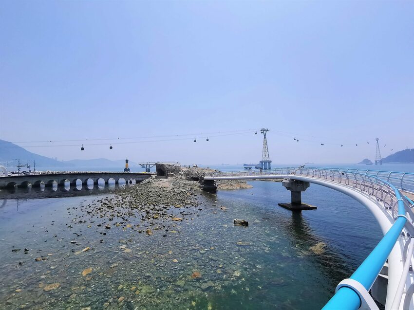 【韓國釜山景點】松島天空步道海上覽車│一秒變身月亮公主│浪漫氛圍指數破表│瓶中信造景│白色膠囊立體式螺旋美拍牆 - 旅遊夜市趴趴走