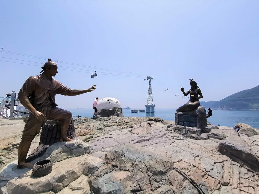 【韓國釜山景點】松島天空步道海上覽車│一秒變身月亮公主│浪漫氛圍指數破表│瓶中信造景│白色膠囊立體式螺旋美拍牆 - 旅遊夜市趴趴走