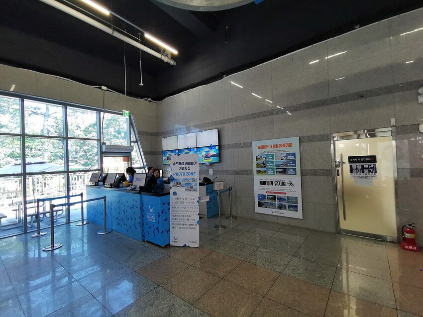 【韓國釜山景點】松島天空步道海上覽車│一秒變身月亮公主│浪漫氛圍指數破表│瓶中信造景│白色膠囊立體式螺旋美拍牆 - 旅遊夜市趴趴走