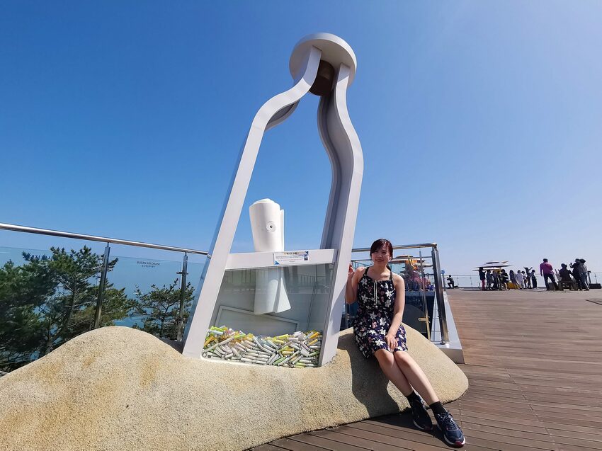 【韓國釜山景點】松島天空步道海上覽車│一秒變身月亮公主│浪漫氛圍指數破表│瓶中信造景│白色膠囊立體式螺旋美拍牆 - 旅遊夜市趴趴走