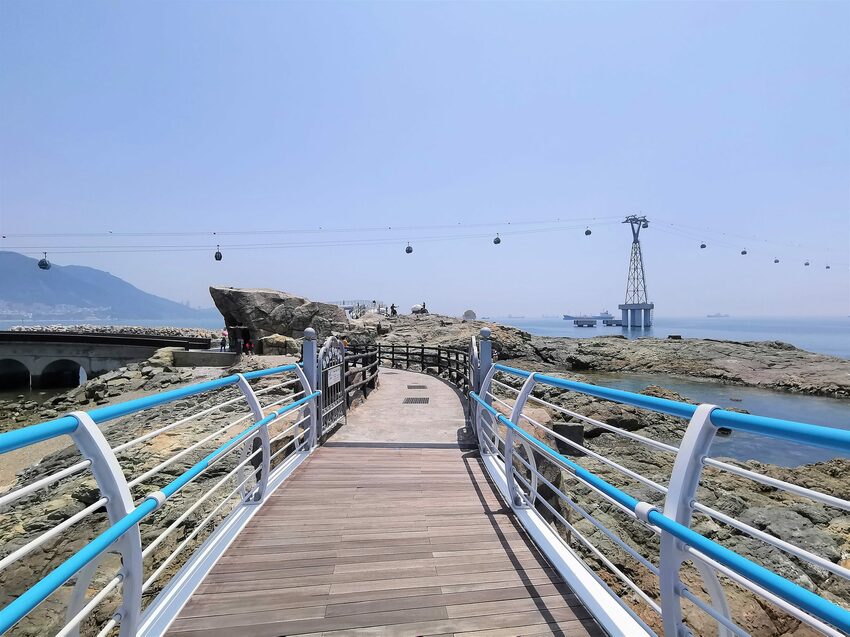 【韓國釜山景點】松島天空步道海上覽車│一秒變身月亮公主│浪漫氛圍指數破表│瓶中信造景│白色膠囊立體式螺旋美拍牆 - 旅遊夜市趴趴走