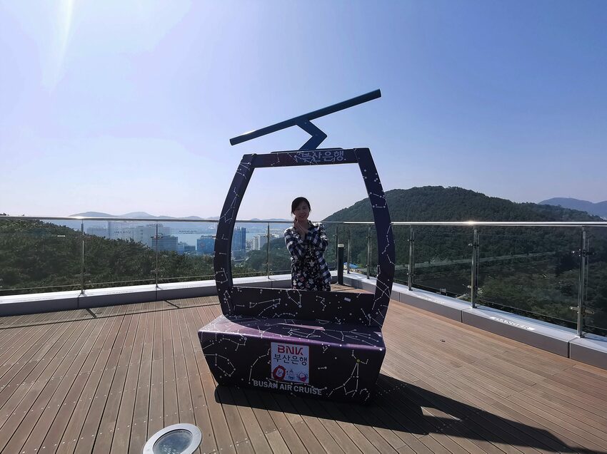 【韓國釜山景點】松島天空步道海上覽車│一秒變身月亮公主│浪漫氛圍指數破表│瓶中信造景│白色膠囊立體式螺旋美拍牆 - 旅遊夜市趴趴走