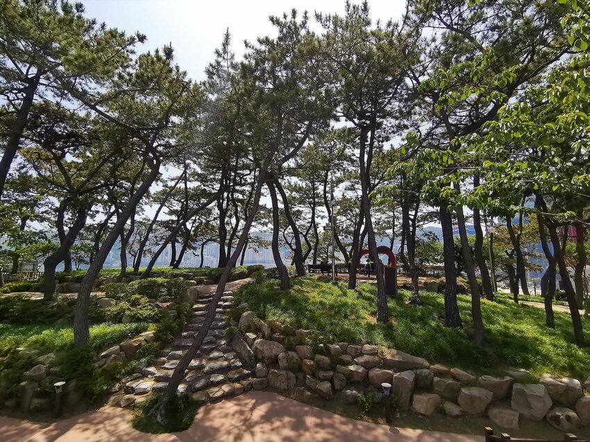 【韓國釜山景點】松島天空步道海上覽車│一秒變身月亮公主│浪漫氛圍指數破表│瓶中信造景│白色膠囊立體式螺旋美拍牆 - 旅遊夜市趴趴走