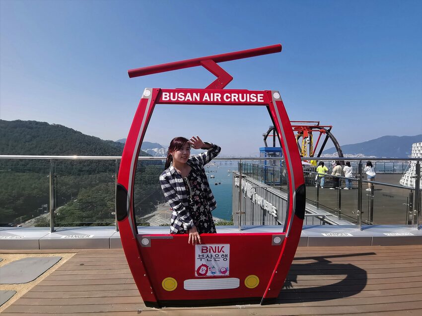 【韓國釜山景點】松島天空步道海上覽車│一秒變身月亮公主│浪漫氛圍指數破表│瓶中信造景│白色膠囊立體式螺旋美拍牆 - 旅遊夜市趴趴走