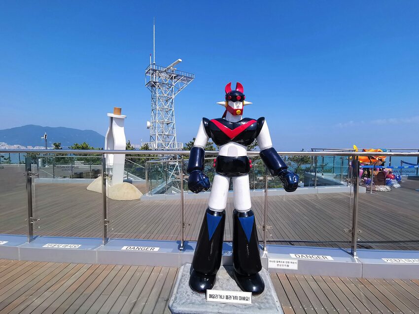 【韓國釜山景點】松島天空步道海上覽車│一秒變身月亮公主│浪漫氛圍指數破表│瓶中信造景│白色膠囊立體式螺旋美拍牆 - 旅遊夜市趴趴走