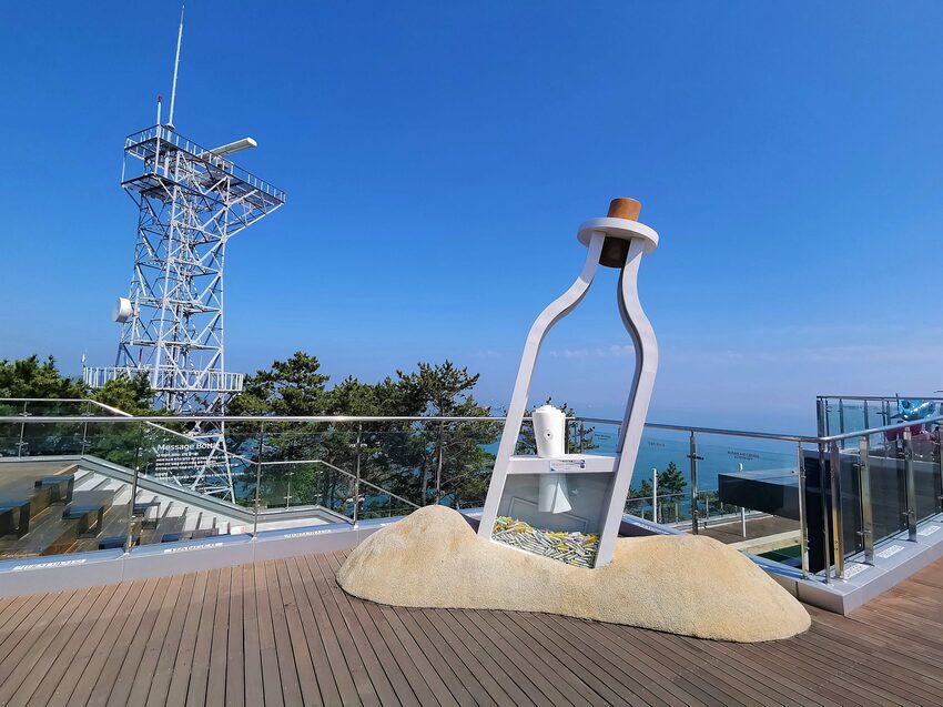 【韓國釜山景點】松島天空步道海上覽車│一秒變身月亮公主│浪漫氛圍指數破表│瓶中信造景│白色膠囊立體式螺旋美拍牆 - 旅遊夜市趴趴走