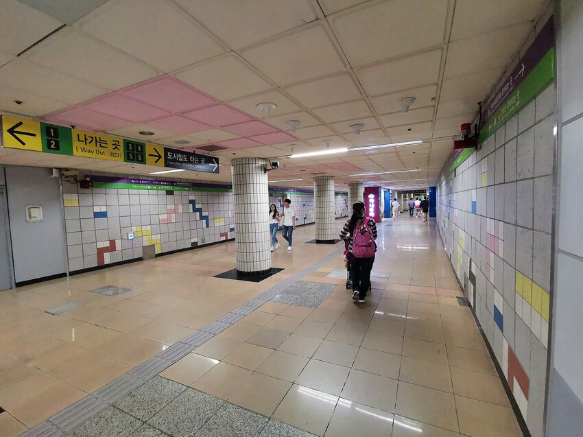 【韓國釜山金海機場到市區交通】如何儲值TMoney交通卡│輕軌轉搭地鐵到西面和南浦洞市區一點都不難 - 旅遊夜市趴趴走