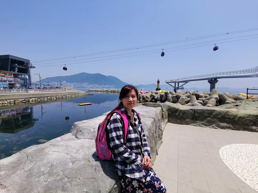 【韓國釜山景點】松島天空步道海上覽車│一秒變身月亮公主│浪漫氛圍指數破表│瓶中信造景│白色膠囊立體式螺旋美拍牆 - 旅遊夜市趴趴走