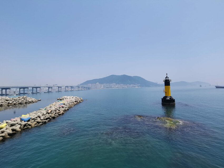 【韓國釜山景點】松島天空步道海上覽車│一秒變身月亮公主│浪漫氛圍指數破表│瓶中信造景│白色膠囊立體式螺旋美拍牆 - 旅遊夜市趴趴走