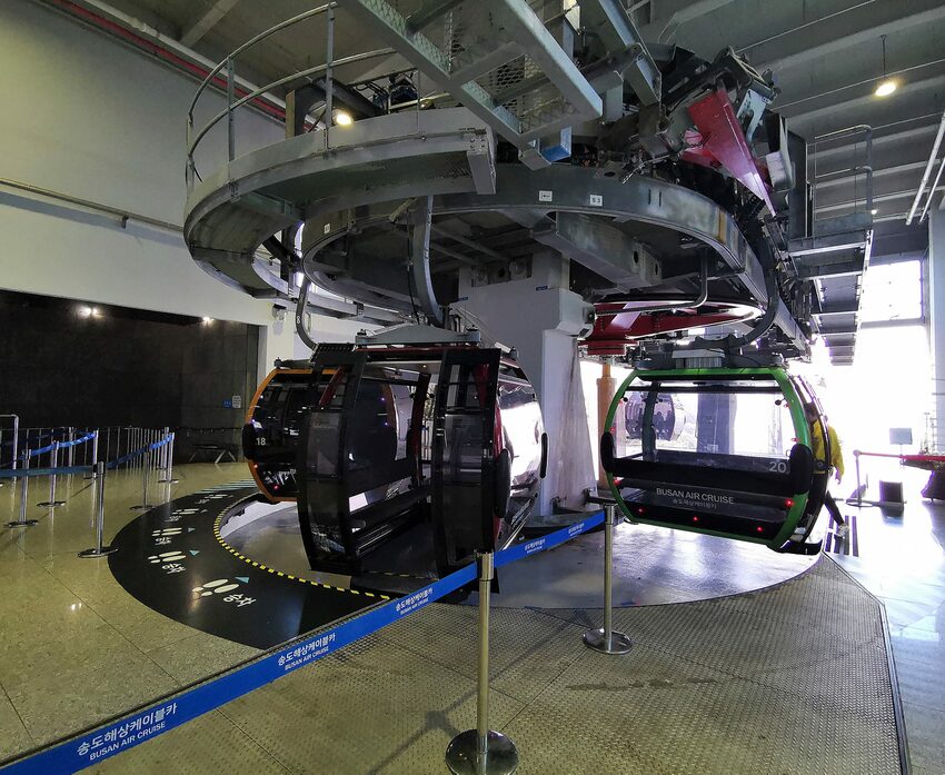 【韓國釜山景點】松島天空步道海上覽車│一秒變身月亮公主│浪漫氛圍指數破表│瓶中信造景│白色膠囊立體式螺旋美拍牆 - 旅遊夜市趴趴走