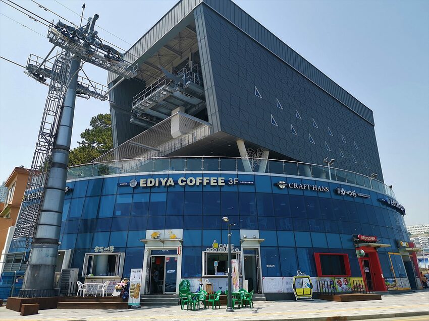 【韓國釜山景點】松島天空步道海上覽車│一秒變身月亮公主│浪漫氛圍指數破表│瓶中信造景│白色膠囊立體式螺旋美拍牆 - 旅遊夜市趴趴走