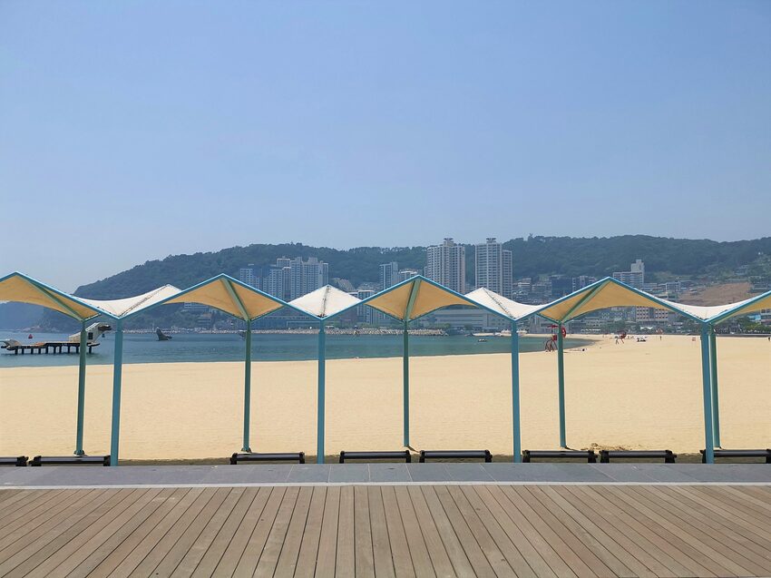 【韓國釜山景點】松島天空步道海上覽車│一秒變身月亮公主│浪漫氛圍指數破表│瓶中信造景│白色膠囊立體式螺旋美拍牆 - 旅遊夜市趴趴走