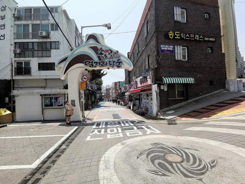 【韓國釜山景點】松島天空步道海上覽車│一秒變身月亮公主│浪漫氛圍指數破表│瓶中信造景│白色膠囊立體式螺旋美拍牆 - 旅遊夜市趴趴走