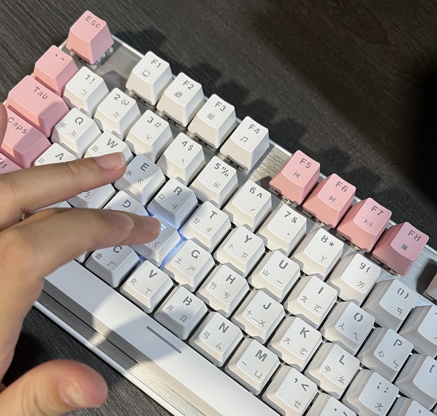 POJUN PJ02 櫻花粉白鍵盤 顏值高手感佳的機械鍵盤
