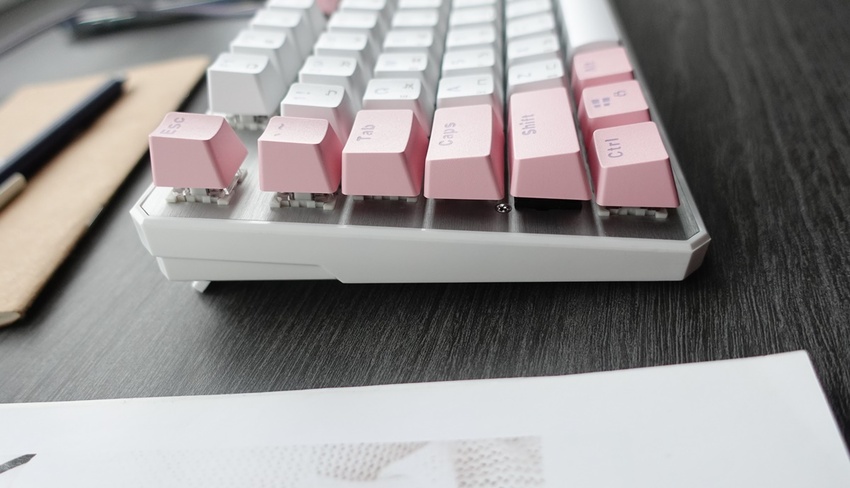 POJUN PJ02 櫻花粉白鍵盤 顏值高手感佳的機械鍵盤