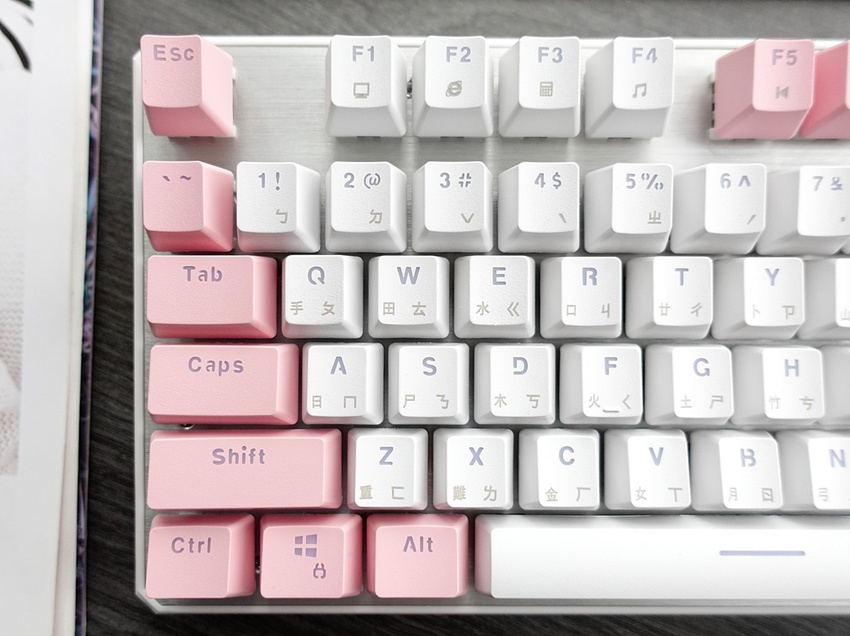 POJUN PJ02 櫻花粉白鍵盤 顏值高手感佳的機械鍵盤