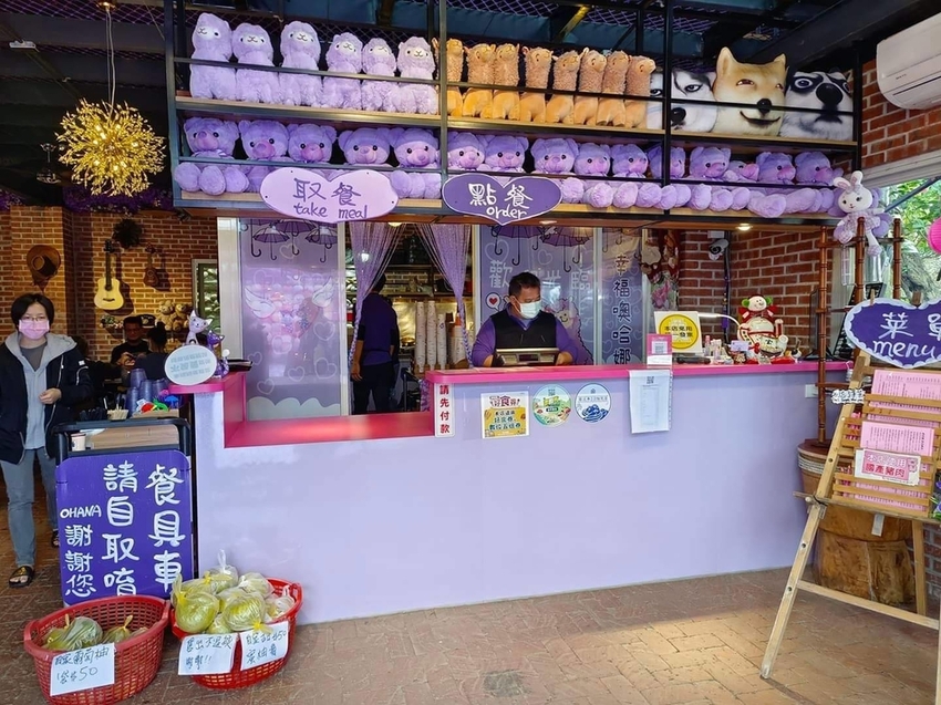 【苗栗.西湖】噢哈娜咖啡屋。夢幻紫色國度紫藤花道+飛天紫傘閨密寫真最佳拍攝地點