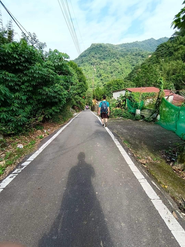 【新北.三峽】五寮尖北部三大岩場之一。克服懼高症最佳挑戰。30公尺峭壁沿路不斷拉繩攀爬+超美稜線