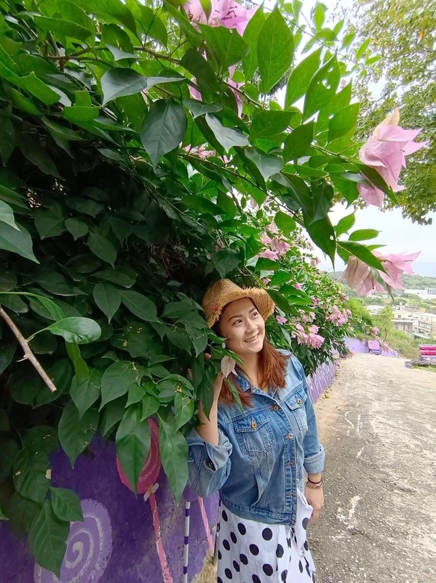 【苗栗.西湖】噢哈娜咖啡屋。夢幻紫色國度紫藤花道+飛天紫傘閨密寫真最佳拍攝地點
