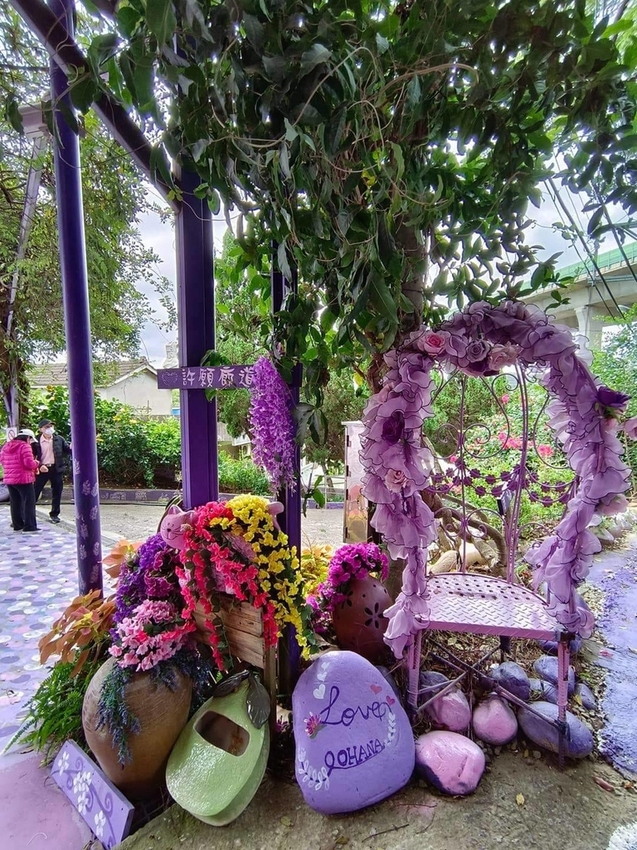 【苗栗.西湖】噢哈娜咖啡屋。夢幻紫色國度紫藤花道+飛天紫傘閨密寫真最佳拍攝地點