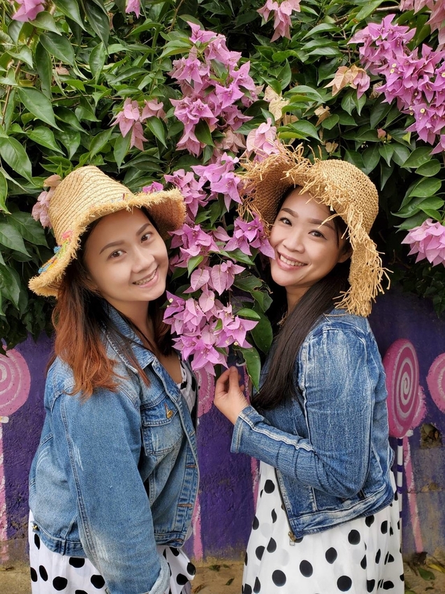 【苗栗.西湖】噢哈娜咖啡屋。夢幻紫色國度紫藤花道+飛天紫傘閨密寫真最佳拍攝地點