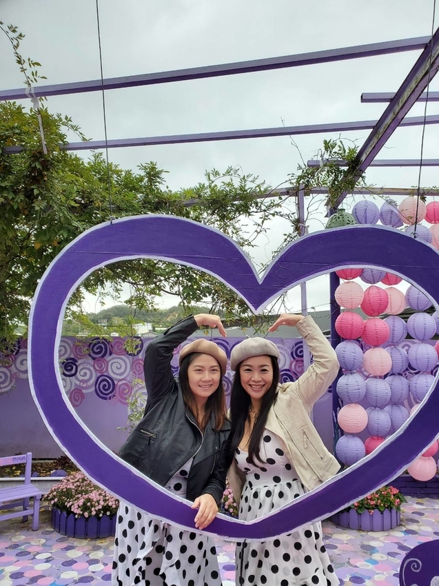 【苗栗.西湖】噢哈娜咖啡屋。夢幻紫色國度紫藤花道+飛天紫傘閨密寫真最佳拍攝地點