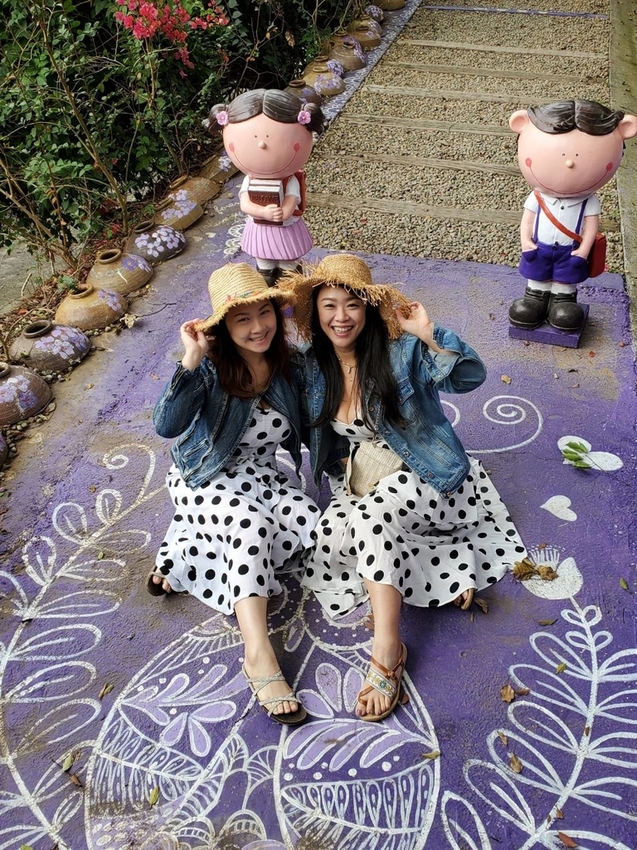 【苗栗.西湖】噢哈娜咖啡屋。夢幻紫色國度紫藤花道+飛天紫傘閨密寫真最佳拍攝地點