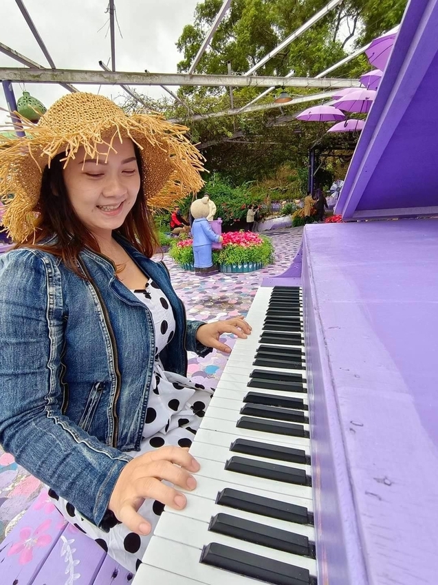 【苗栗.西湖】噢哈娜咖啡屋。夢幻紫色國度紫藤花道+飛天紫傘閨密寫真最佳拍攝地點