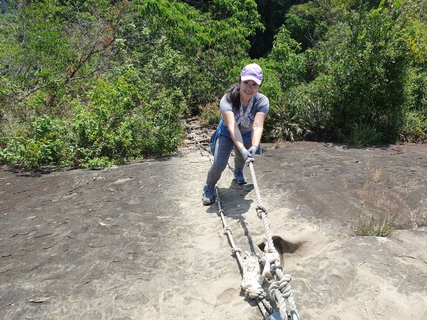 【新北.三峽】五寮尖北部三大岩場之一。克服懼高症最佳挑戰。30公尺峭壁沿路不斷拉繩攀爬+超美稜線