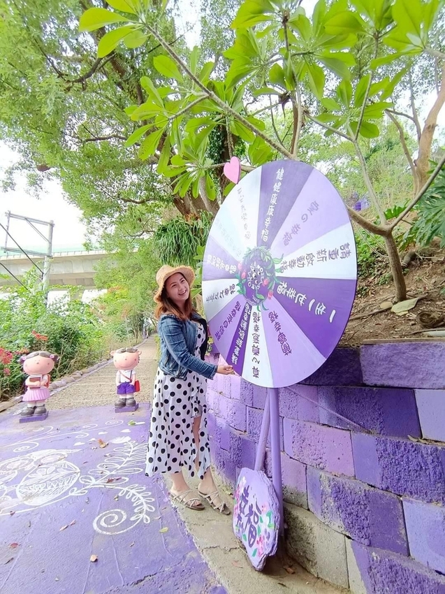 【苗栗.西湖】噢哈娜咖啡屋。夢幻紫色國度紫藤花道+飛天紫傘閨密寫真最佳拍攝地點