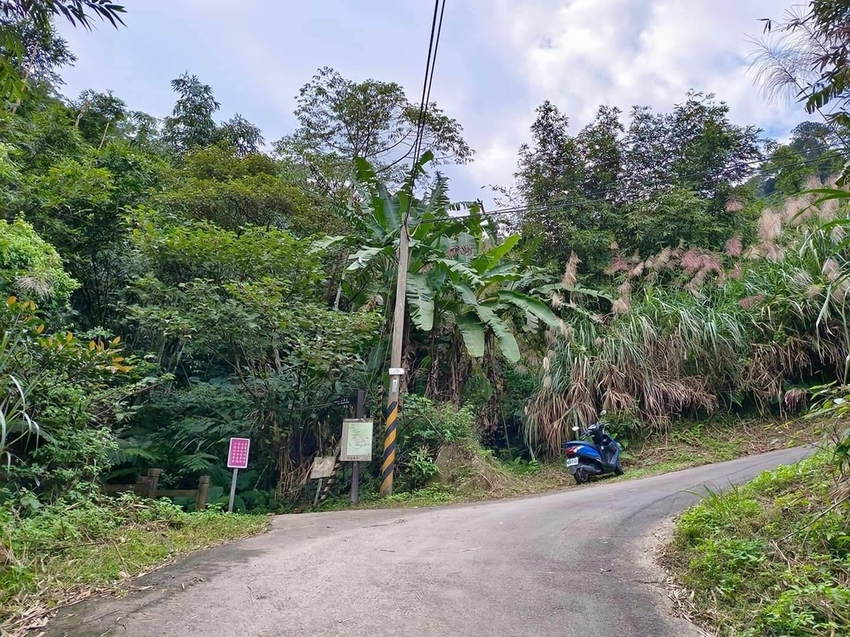 【新北.三峽】五寮尖北部三大岩場之一。克服懼高症最佳挑戰。30公尺峭壁沿路不斷拉繩攀爬+超美稜線