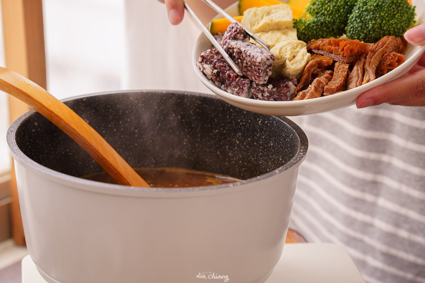 煮時光-在家開HOMEPOT，樂享煮時光，隨時能享受與三五好友、家人們一起享用主廚般調理的美味火鍋！