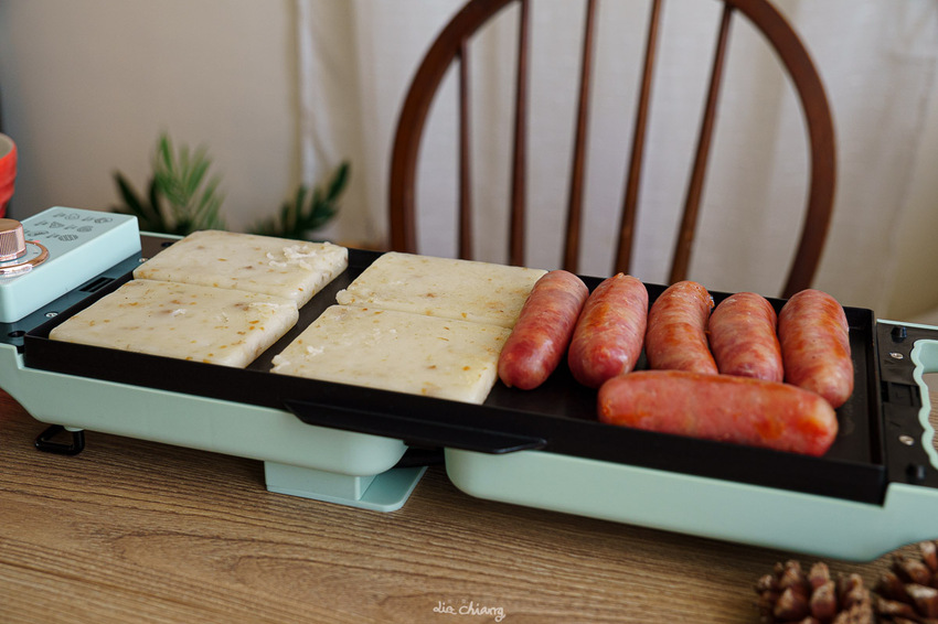 NICONICO 多功能料理點⼼機推薦,烤鬆餅、煎蘿蔔糕、香腸都超適合,外觀馬卡龍色超美~