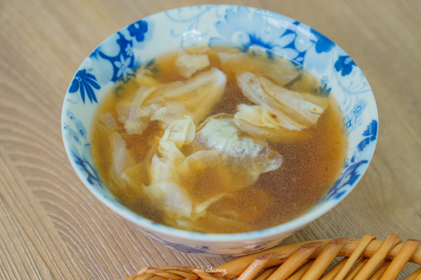 『詹麵、詹粉開箱』簡易料理救星,姆士流紅蔥豬油湯炊粉煮一分鐘就OK!主廚詹姆士推出快速上桌美食,宵夜、忙碌族群的優選美食,還能吃出豐富變化,一次幫你詳細介紹。