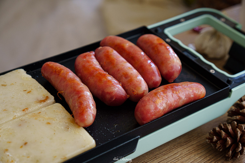 NICONICO 多功能料理點⼼機推薦,烤鬆餅、煎蘿蔔糕、香腸都超適合,外觀馬卡龍色超美~