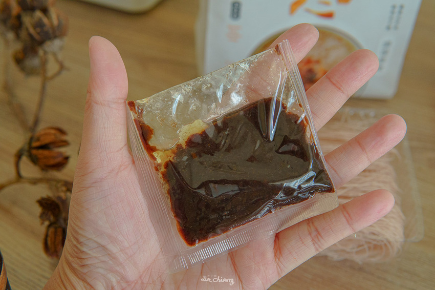 『詹麵、詹粉開箱』簡易料理救星,姆士流紅蔥豬油湯炊粉煮一分鐘就OK!主廚詹姆士推出快速上桌美食,宵夜、忙碌族群的優選美食,還能吃出豐富變化,一次幫你詳細介紹。