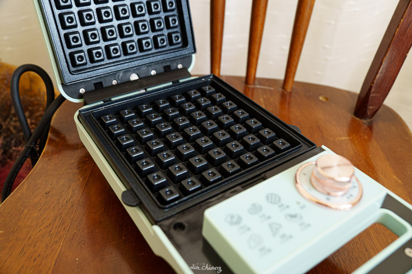 NICONICO 多功能料理點⼼機推薦,烤鬆餅、煎蘿蔔糕、香腸都超適合,外觀馬卡龍色超美~