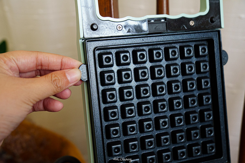 NICONICO 多功能料理點⼼機推薦,烤鬆餅、煎蘿蔔糕、香腸都超適合,外觀馬卡龍色超美~