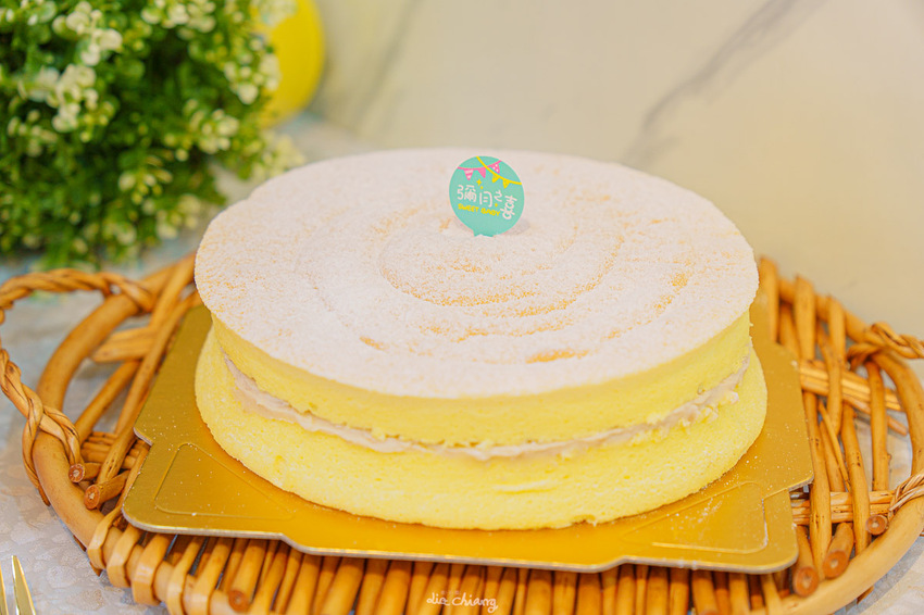 台中后里美食 倪菓幽靈手作千層蛋糕(2度C Ni Guo),彌月蛋糕試超狂給8吋量試吃費只要150元,還有總店限定爆醬泡芙。