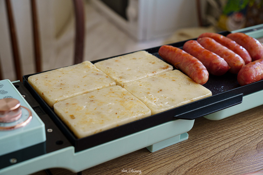 NICONICO 多功能料理點⼼機推薦,烤鬆餅、煎蘿蔔糕、香腸都超適合,外觀馬卡龍色超美~