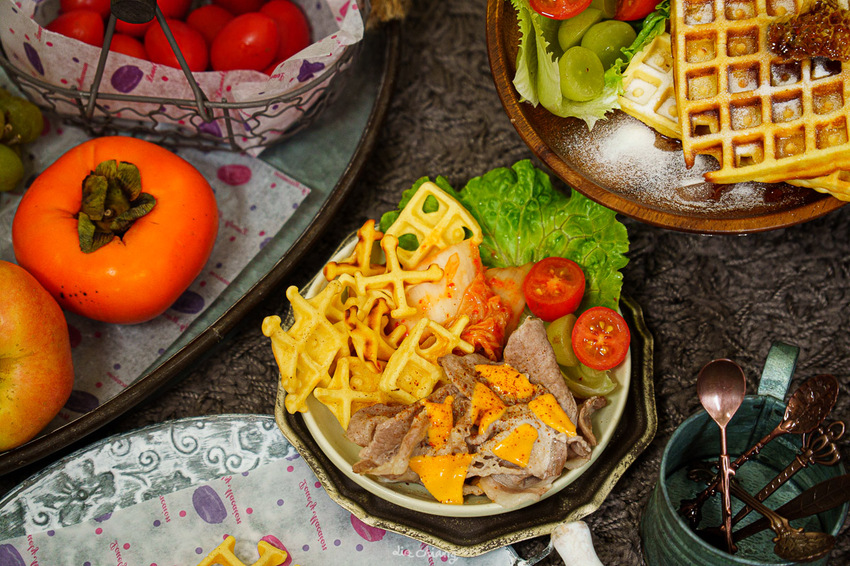 NICONICO 多功能料理點⼼機推薦,烤鬆餅、煎蘿蔔糕、香腸都超適合,外觀馬卡龍色超美~