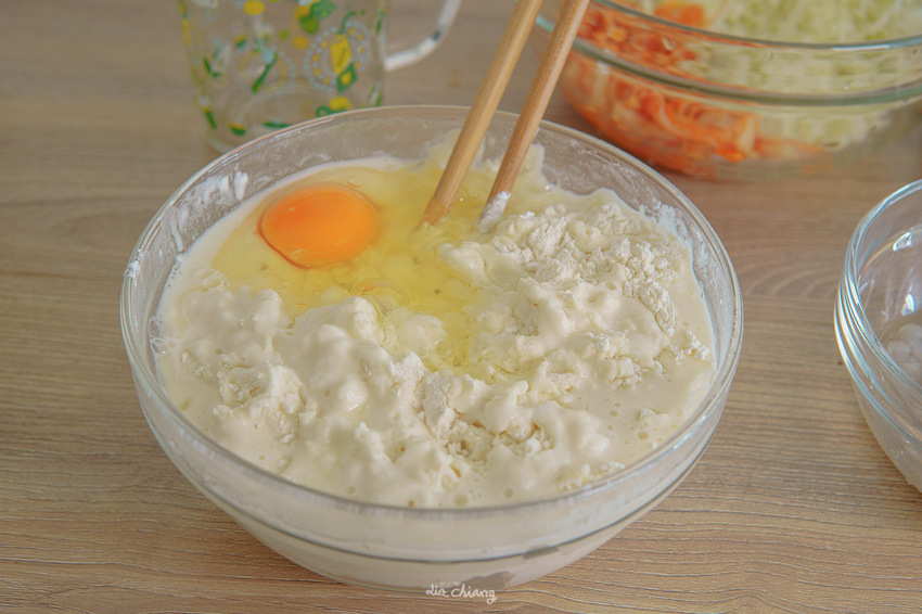 『詹麵、詹粉開箱』簡易料理救星,姆士流紅蔥豬油湯炊粉煮一分鐘就OK!主廚詹姆士推出快速上桌美食,宵夜、忙碌族群的優選美食,還能吃出豐富變化,一次幫你詳細介紹。