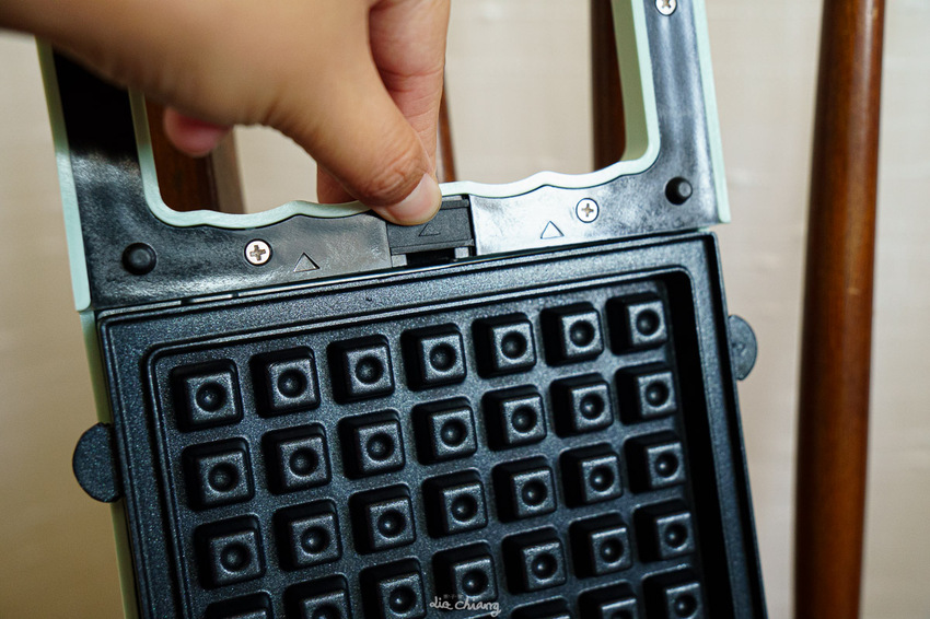 NICONICO 多功能料理點⼼機推薦,烤鬆餅、煎蘿蔔糕、香腸都超適合,外觀馬卡龍色超美~