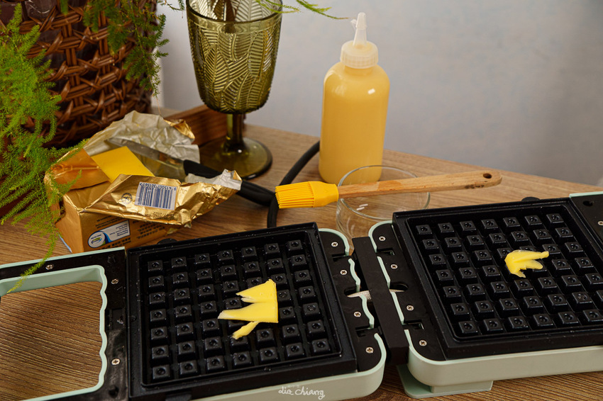 NICONICO 多功能料理點⼼機推薦,烤鬆餅、煎蘿蔔糕、香腸都超適合,外觀馬卡龍色超美~