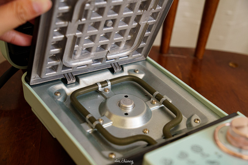 NICONICO 多功能料理點⼼機推薦,烤鬆餅、煎蘿蔔糕、香腸都超適合,外觀馬卡龍色超美~