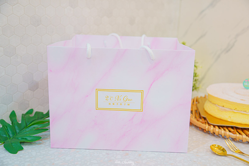 台中后里美食 倪菓幽靈手作千層蛋糕(2度C Ni Guo),彌月蛋糕試超狂給8吋量試吃費只要150元,還有總店限定爆醬泡芙。