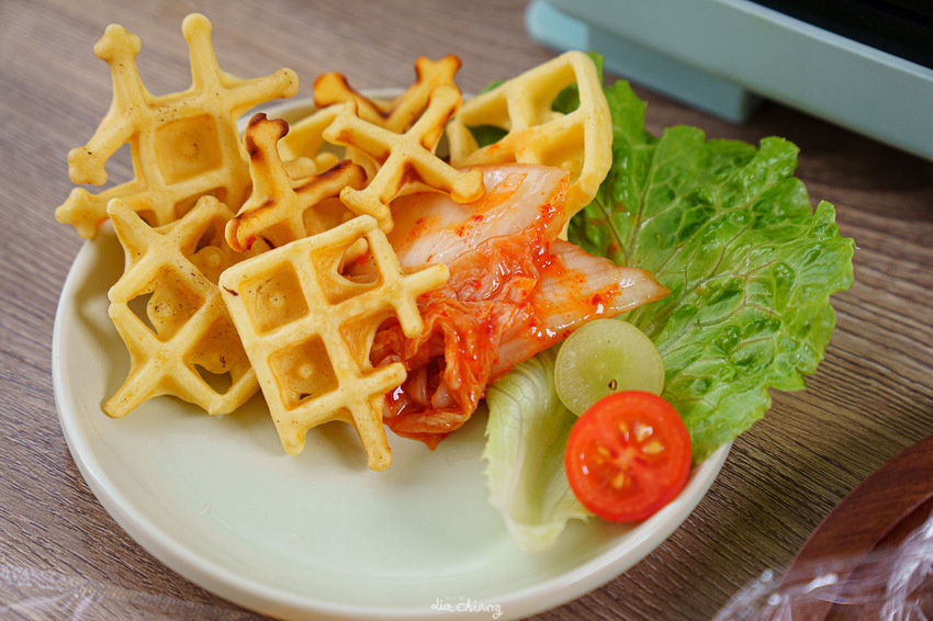 NICONICO 多功能料理點⼼機推薦,烤鬆餅、煎蘿蔔糕、香腸都超適合,外觀馬卡龍色超美~