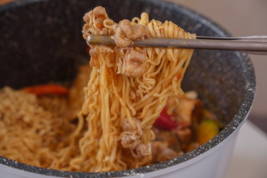 煮時光-在家開HOMEPOT，樂享煮時光，隨時能享受與三五好友、家人們一起享用主廚般調理的美味火鍋！