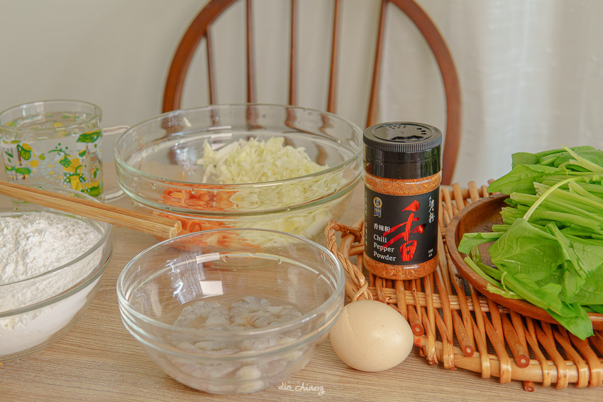 『詹麵、詹粉開箱』簡易料理救星,姆士流紅蔥豬油湯炊粉煮一分鐘就OK!主廚詹姆士推出快速上桌美食,宵夜、忙碌族群的優選美食,還能吃出豐富變化,一次幫你詳細介紹。